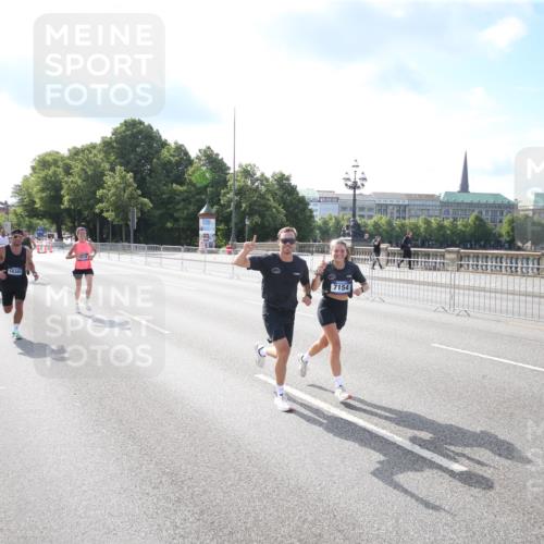 29.06.2025 - hella hamburg halbmarathon Jannik Wohlers http://msf.ph/oto/8143503 29.06.2025 09:48:12 Lombardsbrücke 1290, 1505, 1710, 2262, 2399, 3480, 3547, 4359, 5307, 5554, 5709, 6993, 7152, 7154, 7884, 8571, 9403, 10404, 10852, 12044, 12051, 12488, 12916, 13483, 13940, 13975, 15303, 15931, 16201, 17005, 17658, 18038, 18237, 18259, 18384, 18733, 18802, 19151 meine-sportfotos.de