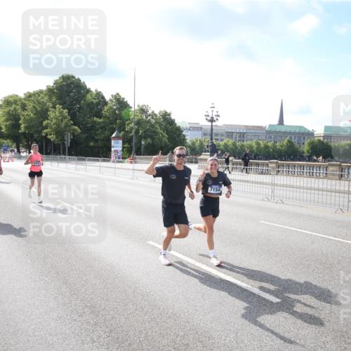 29.06.2025 - hella hamburg halbmarathon Jannik Wohlers http://msf.ph/oto/8143509 29.06.2025 09:48:12 Lombardsbrücke 1290, 1505, 1710, 2262, 2399, 3480, 3547, 4359, 5307, 5554, 5709, 6993, 7152, 7154, 7884, 8571, 9403, 10404, 10852, 12044, 12051, 12488, 12916, 13483, 13940, 13975, 15303, 15931, 16201, 17005, 17658, 18038, 18237, 18259, 18384, 18733, 18802, 19151 meine-sportfotos.de