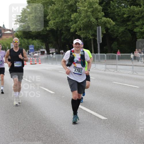 29.06.2025 - hella hamburg halbmarathon Jannik Wohlers http://msf.ph/oto/8143511 29.06.2025 10:08:23 Lombardsbrücke 3762, 5347, 6100, 9951, 9958, 10035, 10092, 11657, 11967, 12144, 13174, 13593, 15584, 15586, 15592, 18266 meine-sportfotos.de