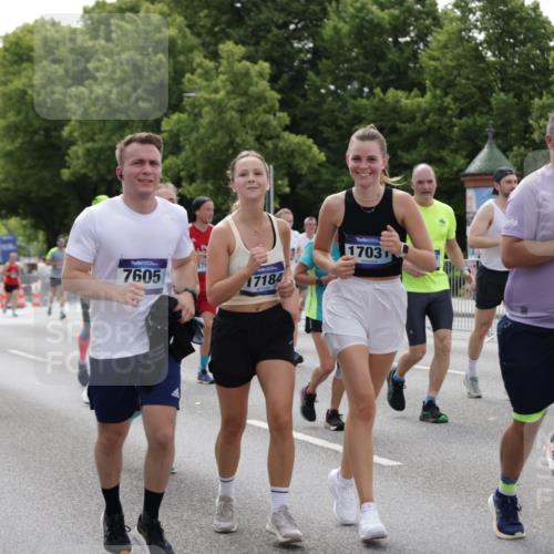 29.06.2025 - hella hamburg halbmarathon Jannik Wohlers http://msf.ph/oto/8143516 29.06.2025 10:45:38 Lombardsbrücke 1004, 1100, 1421, 1426, 1555, 1867, 1868, 2398, 2423, 2773, 2813, 2951, 2954, 3410, 4104, 4223, 4572, 5703, 5769, 5770, 5892, 6333, 6392, 7356, 7605, 7894, 9120, 9121, 9426, 9445, 10367, 10511, 10727, 10875, 11332, 11358, 11876, 14230, 14319, 14322, 14403, 14445, 14582, 15107, 16005, 16059, 16321, 16745, 16793, 17031, 17184, 17597, 17901, 18214, 18280, 18334 meine-sportfotos.de