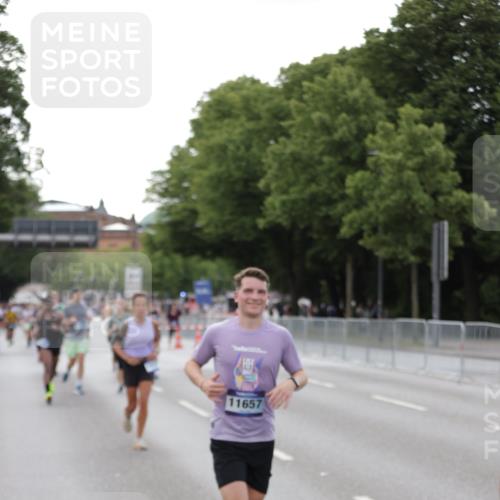 29.06.2025 - hella hamburg halbmarathon Jannik Wohlers http://msf.ph/oto/8143547 29.06.2025 10:08:25 Lombardsbrücke 3762, 5347, 6100, 9951, 9958, 10035, 11657, 11967, 12144, 13174, 13592, 13593, 15584, 15586, 15592, 18266 meine-sportfotos.de