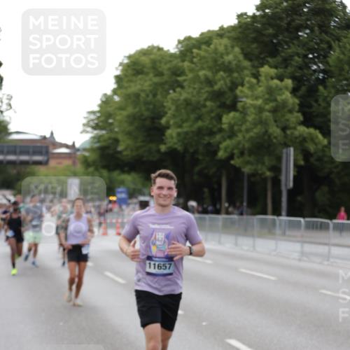 29.06.2025 - hella hamburg halbmarathon Jannik Wohlers http://msf.ph/oto/8143556 29.06.2025 10:08:25 Lombardsbrücke 3762, 5347, 6100, 9951, 9958, 10035, 11657, 11967, 12144, 13174, 13592, 13593, 15584, 15586, 15592, 18266 meine-sportfotos.de