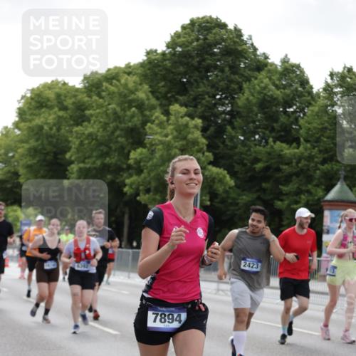 29.06.2025 - hella hamburg halbmarathon Jannik Wohlers http://msf.ph/oto/8143557 29.06.2025 10:45:42 Lombardsbrücke 1004, 1532, 1867, 1868, 2398, 2423, 2773, 2813, 2951, 3410, 4223, 5697, 5703, 5769, 5770, 5892, 6333, 6392, 7605, 7894, 7983, 9120, 9121, 9129, 9426, 9445, 10727, 11358, 11361, 11876, 11910, 12507, 13499, 14230, 14319, 14322, 14403, 14582, 15107, 16005, 16059, 16745, 16793, 17031, 17184, 18018, 18214, 18280, 18334 meine-sportfotos.de
