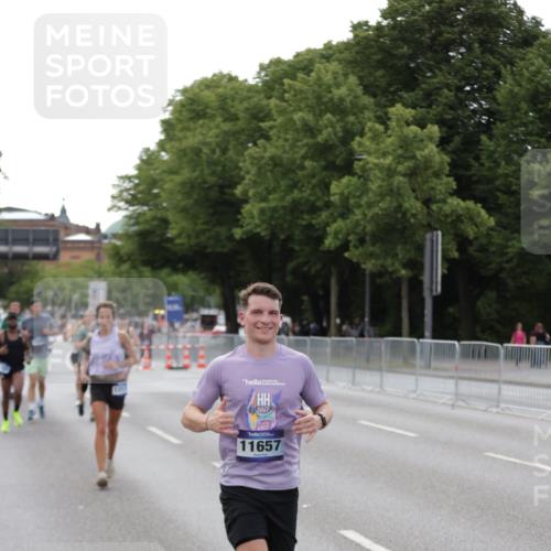 29.06.2025 - hella hamburg halbmarathon Jannik Wohlers http://msf.ph/oto/8143571 29.06.2025 10:08:25 Lombardsbrücke 3762, 5347, 6100, 9951, 9958, 10035, 11657, 11967, 12144, 13174, 13592, 13593, 15584, 15586, 15592, 18266 meine-sportfotos.de