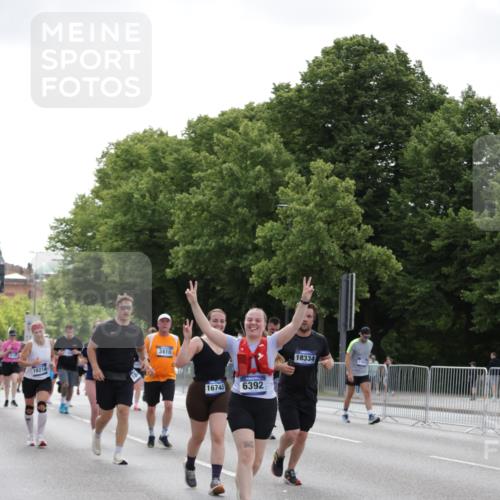 29.06.2025 - hella hamburg halbmarathon Jannik Wohlers http://msf.ph/oto/8143575 29.06.2025 10:45:44 Lombardsbrücke 1004, 1532, 1867, 1868, 2398, 2423, 2773, 2813, 2951, 3410, 4119, 4223, 5697, 5703, 5769, 5770, 5854, 5892, 6333, 6392, 7605, 7894, 7960, 7983, 8047, 9129, 9337, 9426, 9445, 11358, 11361, 11876, 11910, 12298, 12507, 13499, 14230, 14319, 14322, 14403, 14582, 15107, 16005, 16059, 16745, 16793, 17031, 17170, 17184, 18018, 18214, 18280, 18334 meine-sportfotos.de