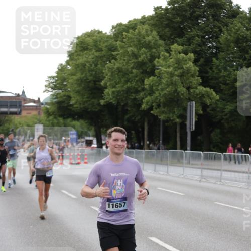 29.06.2025 - hella hamburg halbmarathon Jannik Wohlers http://msf.ph/oto/8143577 29.06.2025 10:08:25 Lombardsbrücke 3762, 5347, 6100, 9951, 9958, 10035, 11657, 11967, 12144, 13174, 13592, 13593, 15584, 15586, 15592, 18266 meine-sportfotos.de