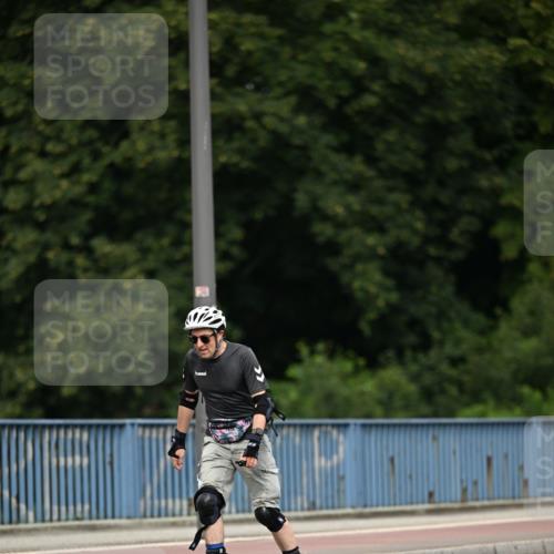 29.06.2025 - hella hamburg halbmarathon Dr. Thomas Lammeyer http://msf.ph/oto/8143579 29.06.2025 09:12:06 Kennedybrücke  meine-sportfotos.de