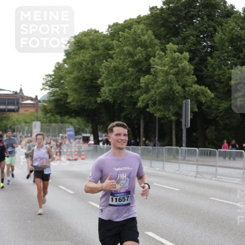 29.06.2025 - hella hamburg halbmarathon Jannik Wohlers http://msf.ph/oto/8143580 29.06.2025 10:08:25 Lombardsbrücke 3762, 5347, 6100, 9951, 9958, 10035, 11657, 11967, 12144, 13174, 13592, 13593, 15584, 15586, 15592, 18266 meine-sportfotos.de