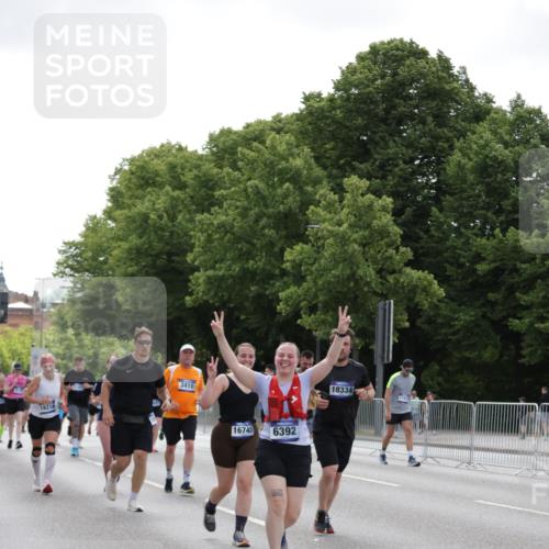 29.06.2025 - hella hamburg halbmarathon Jannik Wohlers http://msf.ph/oto/8143583 29.06.2025 10:45:44 Lombardsbrücke 1004, 1532, 1867, 1868, 2398, 2423, 2773, 2813, 2951, 3410, 4119, 4223, 5697, 5703, 5769, 5770, 5854, 5892, 6333, 6392, 7605, 7894, 7960, 7983, 8047, 9129, 9337, 9426, 9445, 11358, 11361, 11876, 11910, 12298, 12507, 13499, 14230, 14319, 14322, 14403, 14582, 15107, 16005, 16059, 16745, 16793, 17031, 17170, 17184, 18018, 18214, 18280, 18334 meine-sportfotos.de