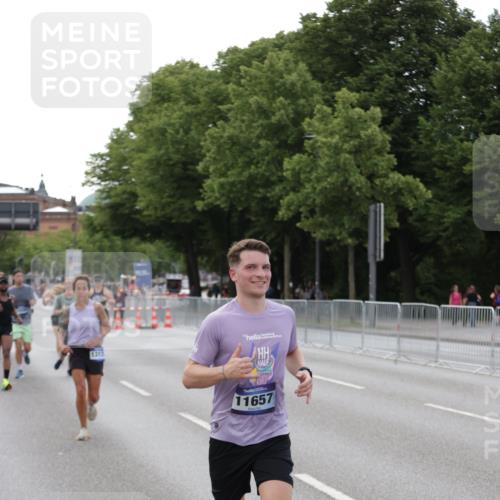 29.06.2025 - hella hamburg halbmarathon Jannik Wohlers http://msf.ph/oto/8143585 29.06.2025 10:08:25 Lombardsbrücke 3762, 5347, 6100, 9951, 9958, 10035, 11657, 11967, 12144, 13174, 13592, 13593, 15584, 15586, 15592, 18266 meine-sportfotos.de