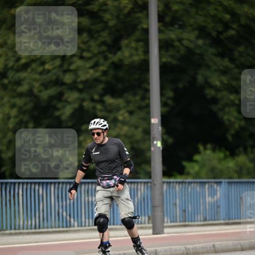 29.06.2025 - hella hamburg halbmarathon Dr. Thomas Lammeyer http://msf.ph/oto/8143590 29.06.2025 09:12:06 Kennedybrücke  meine-sportfotos.de