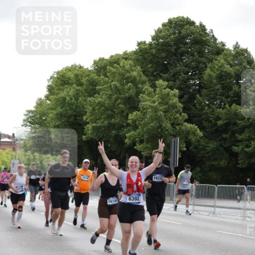 29.06.2025 - hella hamburg halbmarathon Jannik Wohlers http://msf.ph/oto/8143591 29.06.2025 10:45:44 Lombardsbrücke 1004, 1532, 1867, 1868, 2398, 2423, 2773, 2813, 2951, 3410, 4119, 4223, 5697, 5703, 5769, 5770, 5854, 5892, 6333, 6392, 7605, 7894, 7960, 7983, 8047, 9129, 9337, 9426, 9445, 11358, 11361, 11876, 11910, 12298, 12507, 13499, 14230, 14319, 14322, 14403, 14582, 15107, 16005, 16059, 16745, 16793, 17031, 17170, 17184, 18018, 18214, 18280, 18334 meine-sportfotos.de