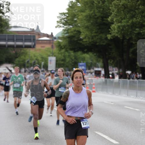 29.06.2025 - hella hamburg halbmarathon Jannik Wohlers http://msf.ph/oto/8143593 29.06.2025 10:08:27 Lombardsbrücke 3762, 5347, 7453, 10035, 11657, 13174, 13592, 13593, 15584, 15586, 15592, 18266 meine-sportfotos.de