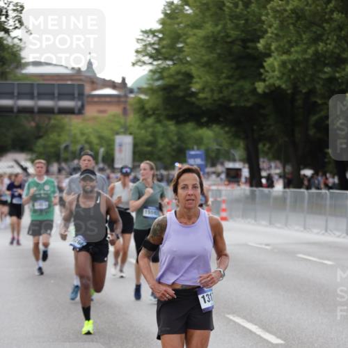 29.06.2025 - hella hamburg halbmarathon Jannik Wohlers http://msf.ph/oto/8143598 29.06.2025 10:08:27 Lombardsbrücke 3762, 5347, 7453, 10035, 11657, 13174, 13592, 13593, 15584, 15586, 15592, 18266 meine-sportfotos.de
