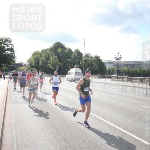 29.06.2025 - hella hamburg halbmarathon Jannik Wohlers http://msf.ph/oto/8143599 29.06.2025 09:48:16 Lombardsbrücke 1290, 1505, 2262, 2399, 3480, 3547, 4359, 4381, 5307, 5554, 5709, 6993, 7152, 7154, 7884, 8121, 8571, 9403, 10190, 10852, 12044, 12051, 12488, 13483, 13940, 13975, 15303, 15382, 15744, 16201, 17005, 17658, 18038, 18237, 18259, 18384, 18802, 19151 meine-sportfotos.de