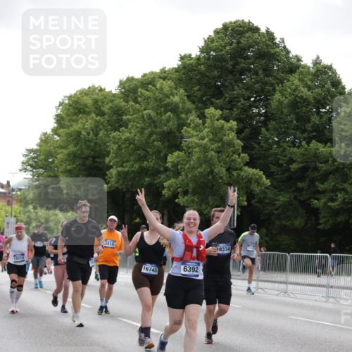 29.06.2025 - hella hamburg halbmarathon Jannik Wohlers http://msf.ph/oto/8143612 29.06.2025 10:45:44 Lombardsbrücke 1004, 1532, 1867, 1868, 2398, 2423, 2773, 2813, 2951, 3410, 4119, 4223, 5697, 5703, 5769, 5770, 5854, 5892, 6333, 6392, 7605, 7894, 7960, 7983, 8047, 9129, 9337, 9426, 9445, 11358, 11361, 11876, 11910, 12298, 12507, 13499, 14230, 14319, 14322, 14403, 14582, 15107, 16005, 16059, 16745, 16793, 17031, 17170, 17184, 18018, 18214, 18280, 18334 meine-sportfotos.de