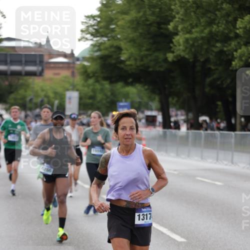 29.06.2025 - hella hamburg halbmarathon Jannik Wohlers http://msf.ph/oto/8143617 29.06.2025 10:08:28 Lombardsbrücke 3762, 5347, 7453, 10035, 11657, 13174, 13592, 13593, 15584, 15586, 15592, 18266, 18505 meine-sportfotos.de
