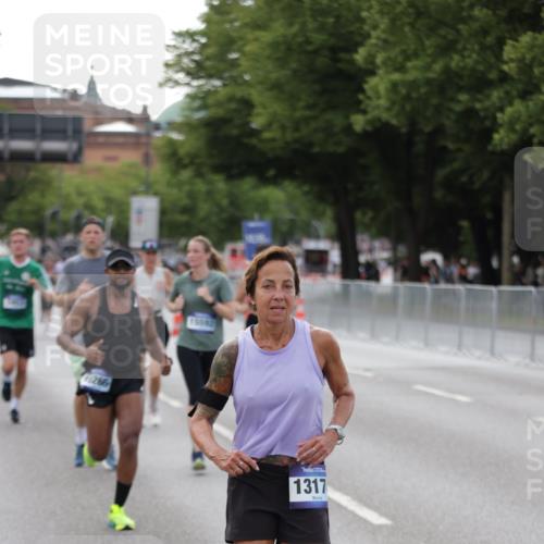 29.06.2025 - hella hamburg halbmarathon Jannik Wohlers http://msf.ph/oto/8143622 29.06.2025 10:08:28 Lombardsbrücke 3762, 5347, 7453, 10035, 11657, 13174, 13592, 13593, 15584, 15586, 15592, 18266, 18505 meine-sportfotos.de