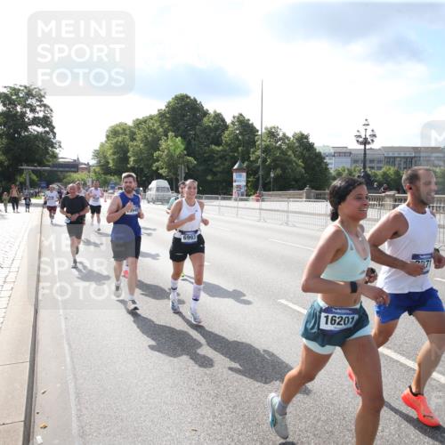 29.06.2025 - hella hamburg halbmarathon Jannik Wohlers http://msf.ph/oto/8143623 29.06.2025 09:48:18 Lombardsbrücke 2262, 2399, 3480, 3547, 4359, 4381, 5307, 5554, 5709, 6993, 7152, 7154, 8121, 8571, 9403, 9643, 10190, 10852, 12044, 13483, 13940, 15303, 15382, 15744, 16201, 17005, 17658, 18038, 18237, 18259, 18384, 18802 meine-sportfotos.de