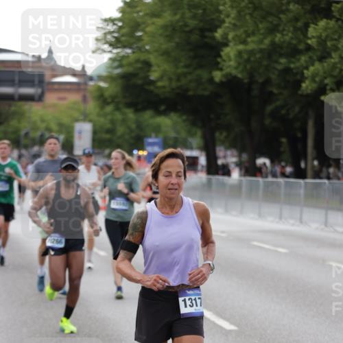 29.06.2025 - hella hamburg halbmarathon Jannik Wohlers http://msf.ph/oto/8143625 29.06.2025 10:08:28 Lombardsbrücke 3762, 5347, 7453, 10035, 11657, 13174, 13592, 13593, 15584, 15586, 15592, 18266, 18505 meine-sportfotos.de