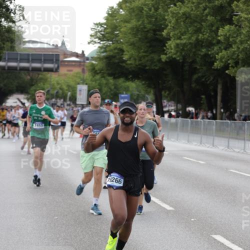 29.06.2025 - hella hamburg halbmarathon Jannik Wohlers http://msf.ph/oto/8143646 29.06.2025 10:08:29 Lombardsbrücke 3762, 5347, 7453, 10035, 11657, 13174, 13592, 13593, 15584, 15586, 15592, 18266, 18505 meine-sportfotos.de