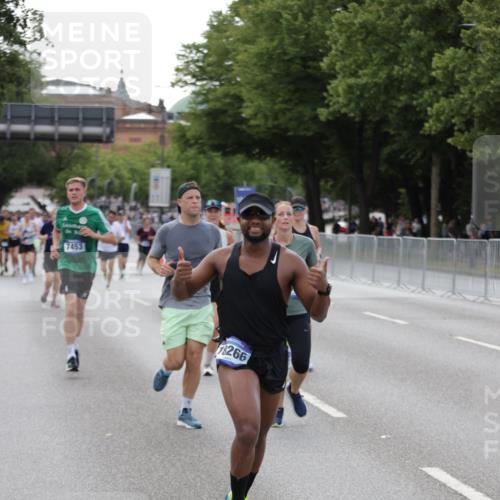 29.06.2025 - hella hamburg halbmarathon Jannik Wohlers http://msf.ph/oto/8143650 29.06.2025 10:08:29 Lombardsbrücke 3762, 5347, 7453, 10035, 11657, 13174, 13592, 13593, 15584, 15586, 15592, 18266, 18505 meine-sportfotos.de