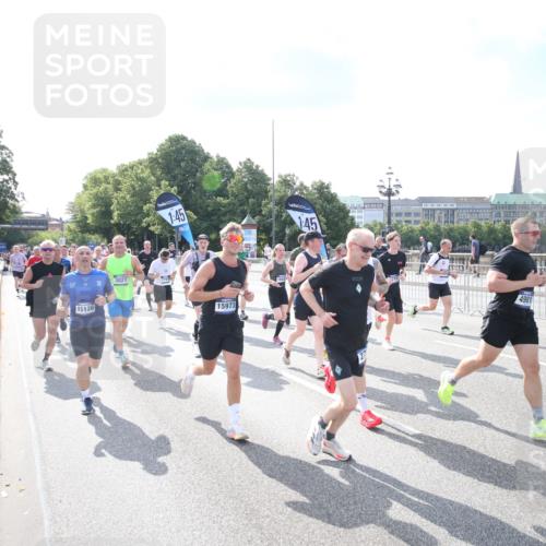 29.06.2025 - hella hamburg halbmarathon Jannik Wohlers http://msf.ph/oto/8143651 29.06.2025 09:52:33 Lombardsbrücke 1070, 1163, 1176, 1391, 1613, 1782, 2048, 2213, 2233, 2590, 2788, 2970, 3021, 3098, 3109, 3124, 3304, 3907, 3917, 3928, 4080, 4277, 4691, 4933, 4981, 5476, 5682, 6152, 6716, 7005, 7093, 7147, 7325, 7599, 7843, 8145, 8467, 8694, 8704, 8722, 8819, 9081, 9213, 9232, 9374, 9538, 9540, 10000, 10208, 10211, 10216, 10251, 10313, 10750, 10969, 11153, 11291, 11346, 11469, 11778, 12534, 12588, 12783, 13709, 13782, 14661, 14690, 14849, 15126, 15133, 15280, 16414 meine-sportfotos.de