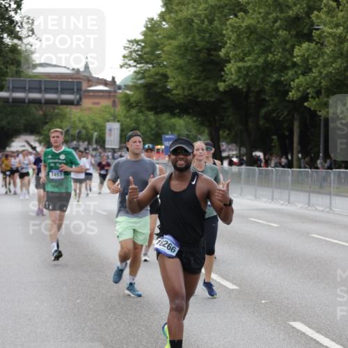 29.06.2025 - hella hamburg halbmarathon Jannik Wohlers http://msf.ph/oto/8143653 29.06.2025 10:08:29 Lombardsbrücke 3762, 5347, 7453, 10035, 11657, 13174, 13592, 13593, 15584, 15586, 15592, 18266, 18505 meine-sportfotos.de