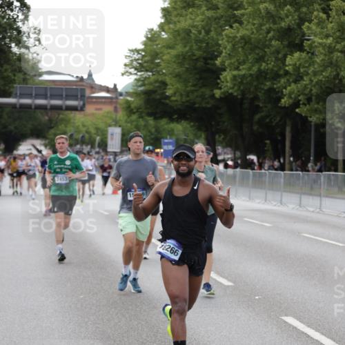 29.06.2025 - hella hamburg halbmarathon Jannik Wohlers http://msf.ph/oto/8143656 29.06.2025 10:08:29 Lombardsbrücke 3762, 5347, 7453, 10035, 11657, 13174, 13592, 13593, 15584, 15586, 15592, 18266, 18505 meine-sportfotos.de