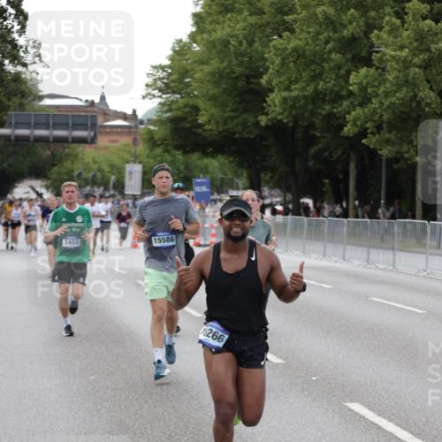 29.06.2025 - hella hamburg halbmarathon Jannik Wohlers http://msf.ph/oto/8143664 29.06.2025 10:08:30 Lombardsbrücke 3762, 5347, 7453, 10035, 11657, 13174, 13592, 13593, 15584, 15586, 15592, 18266, 18505 meine-sportfotos.de
