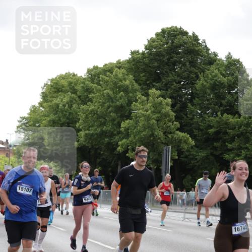 29.06.2025 - hella hamburg halbmarathon Jannik Wohlers http://msf.ph/oto/8143688 29.06.2025 10:45:46 Lombardsbrücke 1429, 1465, 1532, 1867, 1868, 2398, 2423, 2773, 2813, 2951, 3410, 4119, 4223, 5697, 5703, 5769, 5770, 5854, 5892, 6068, 6392, 7368, 7374, 7894, 7960, 7983, 8047, 9129, 9337, 9426, 9445, 11358, 11361, 11876, 11910, 12298, 12333, 12507, 12522, 13499, 14230, 14319, 14322, 14403, 14582, 15107, 16005, 16059, 16745, 16793, 17031, 17170, 17184, 18018, 18214, 18280, 18334 meine-sportfotos.de