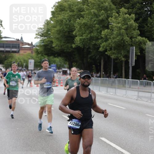 29.06.2025 - hella hamburg halbmarathon Jannik Wohlers http://msf.ph/oto/8143690 29.06.2025 10:08:30 Lombardsbrücke 3762, 5347, 7453, 10035, 11657, 13174, 13592, 13593, 15584, 15586, 15592, 18266, 18505 meine-sportfotos.de
