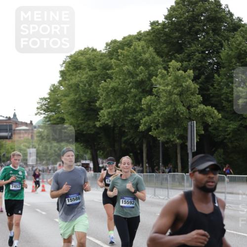 29.06.2025 - hella hamburg halbmarathon Jannik Wohlers http://msf.ph/oto/8143695 29.06.2025 10:08:30 Lombardsbrücke 3762, 5347, 7453, 10035, 11657, 13174, 13592, 13593, 15584, 15586, 15592, 18266, 18505 meine-sportfotos.de