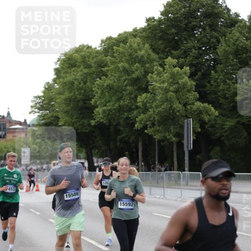 29.06.2025 - hella hamburg halbmarathon Jannik Wohlers http://msf.ph/oto/8143699 29.06.2025 10:08:31 Lombardsbrücke 3762, 5347, 7453, 10035, 11657, 13174, 13592, 13593, 15584, 15586, 15592, 18266, 18505 meine-sportfotos.de