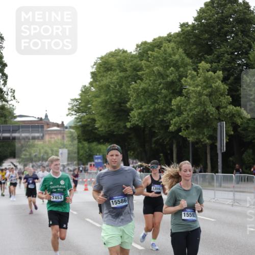 29.06.2025 - hella hamburg halbmarathon Jannik Wohlers http://msf.ph/oto/8143702 29.06.2025 10:08:31 Lombardsbrücke 3762, 5347, 7453, 10035, 11657, 13174, 13592, 13593, 15584, 15586, 15592, 18266, 18505 meine-sportfotos.de