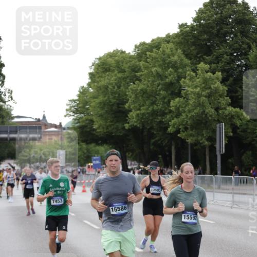 29.06.2025 - hella hamburg halbmarathon Jannik Wohlers http://msf.ph/oto/8143706 29.06.2025 10:08:31 Lombardsbrücke 3762, 5347, 7453, 10035, 11657, 13174, 13592, 13593, 15584, 15586, 15592, 18266, 18505 meine-sportfotos.de
