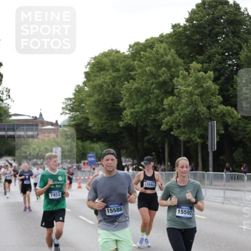 29.06.2025 - hella hamburg halbmarathon Jannik Wohlers http://msf.ph/oto/8143709 29.06.2025 10:08:31 Lombardsbrücke 3762, 5347, 7453, 10035, 11657, 13174, 13592, 13593, 15584, 15586, 15592, 18266, 18505 meine-sportfotos.de