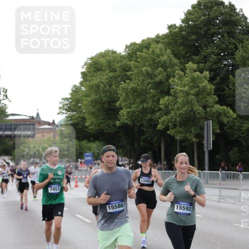 29.06.2025 - hella hamburg halbmarathon Jannik Wohlers http://msf.ph/oto/8143714 29.06.2025 10:08:31 Lombardsbrücke 3762, 5347, 7453, 10035, 11657, 13174, 13592, 13593, 15584, 15586, 15592, 18266, 18505 meine-sportfotos.de