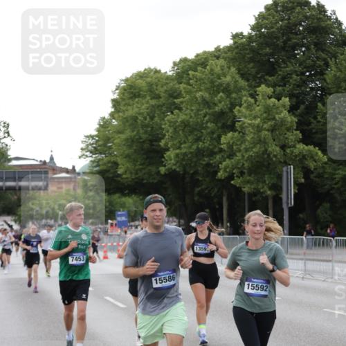 29.06.2025 - hella hamburg halbmarathon Jannik Wohlers http://msf.ph/oto/8143717 29.06.2025 10:08:31 Lombardsbrücke 3762, 5347, 7453, 10035, 11657, 13174, 13592, 13593, 15584, 15586, 15592, 18266, 18505 meine-sportfotos.de