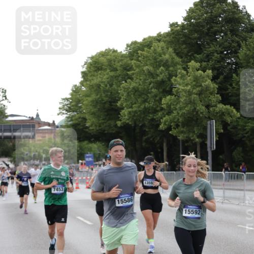 29.06.2025 - hella hamburg halbmarathon Jannik Wohlers http://msf.ph/oto/8143722 29.06.2025 10:08:31 Lombardsbrücke 3762, 5347, 7453, 10035, 11657, 13174, 13592, 13593, 15584, 15586, 15592, 18266, 18505 meine-sportfotos.de