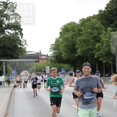29.06.2025 - hella hamburg halbmarathon Jannik Wohlers http://msf.ph/oto/8143725 29.06.2025 10:08:32 Lombardsbrücke 3762, 5347, 7453, 11657, 13174, 13592, 13593, 15584, 15586, 15592, 18266, 18505 meine-sportfotos.de