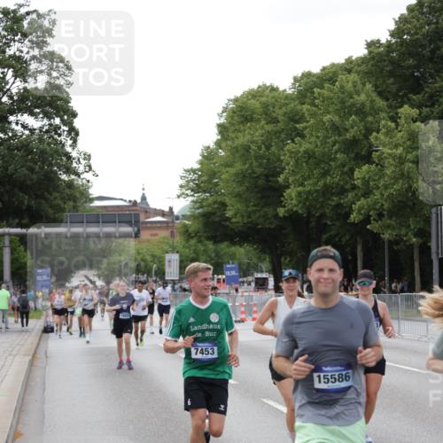 29.06.2025 - hella hamburg halbmarathon Jannik Wohlers http://msf.ph/oto/8143730 29.06.2025 10:08:32 Lombardsbrücke 3762, 5347, 7453, 11657, 13174, 13592, 13593, 15584, 15586, 15592, 18266, 18505 meine-sportfotos.de