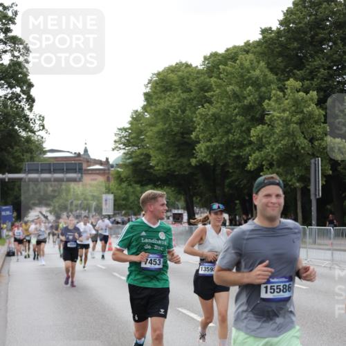 29.06.2025 - hella hamburg halbmarathon Jannik Wohlers http://msf.ph/oto/8143747 29.06.2025 10:08:32 Lombardsbrücke 3762, 5347, 7453, 11657, 13174, 13592, 13593, 15584, 15586, 15592, 18266, 18505 meine-sportfotos.de