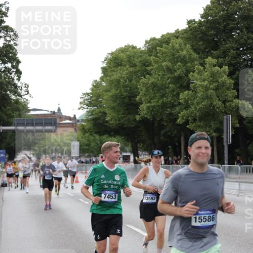 29.06.2025 - hella hamburg halbmarathon Jannik Wohlers http://msf.ph/oto/8143752 29.06.2025 10:08:32 Lombardsbrücke 3762, 5347, 7453, 11657, 13174, 13592, 13593, 15584, 15586, 15592, 18266, 18505 meine-sportfotos.de