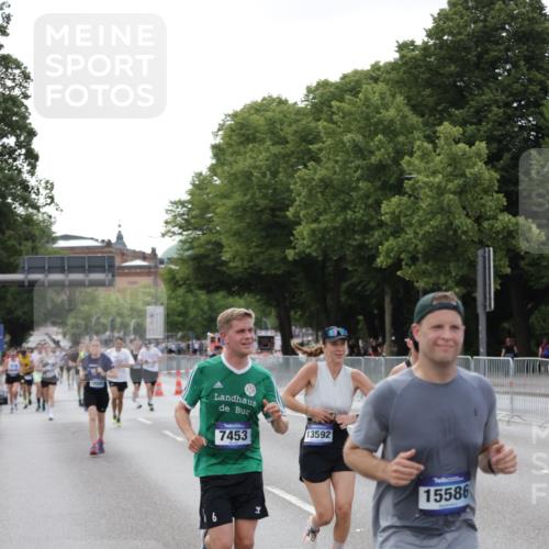 29.06.2025 - hella hamburg halbmarathon Jannik Wohlers http://msf.ph/oto/8143755 29.06.2025 10:08:32 Lombardsbrücke 3762, 5347, 7453, 11657, 13174, 13592, 13593, 15584, 15586, 15592, 18266, 18505 meine-sportfotos.de