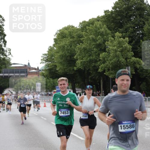29.06.2025 - hella hamburg halbmarathon Jannik Wohlers http://msf.ph/oto/8143767 29.06.2025 10:08:32 Lombardsbrücke 3762, 5347, 7453, 11657, 13174, 13592, 13593, 15584, 15586, 15592, 18266, 18505 meine-sportfotos.de