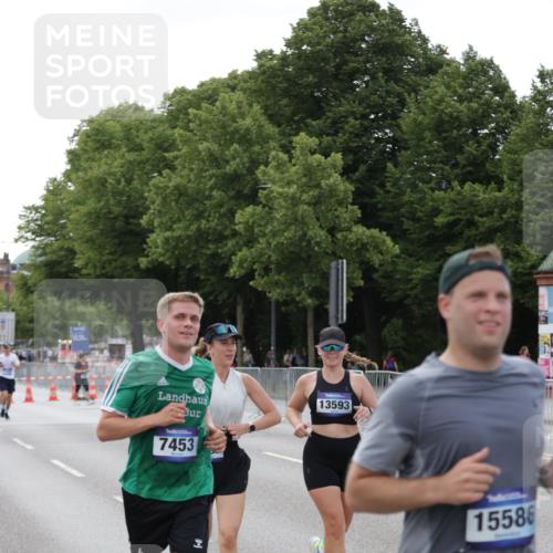 29.06.2025 - hella hamburg halbmarathon Jannik Wohlers http://msf.ph/oto/8143771 29.06.2025 10:08:33 Lombardsbrücke 3762, 5347, 7453, 11657, 13174, 13592, 13593, 15584, 15586, 15592, 18266, 18505 meine-sportfotos.de