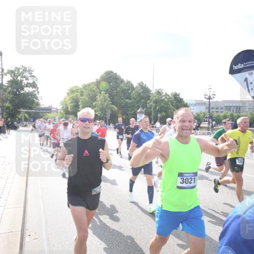 29.06.2025 - hella hamburg halbmarathon Jannik Wohlers http://msf.ph/oto/8143779 29.06.2025 09:52:34 Lombardsbrücke 1012, 1070, 1163, 1176, 1391, 1782, 2048, 2213, 2233, 2590, 2788, 2970, 3021, 3098, 3304, 3907, 3917, 3928, 4080, 4277, 4691, 4933, 4981, 5476, 5682, 6152, 6712, 6716, 7005, 7093, 7147, 7325, 7599, 7843, 8145, 8467, 8694, 8704, 8722, 8819, 9081, 9213, 9232, 9374, 9538, 9540, 10000, 10208, 10211, 10216, 10251, 10313, 10750, 10969, 11153, 11291, 11346, 11469, 11778, 12154, 12534, 12685, 12783, 13709, 13782, 14661, 14690, 14849, 15126, 15133, 15280, 16414 meine-sportfotos.de