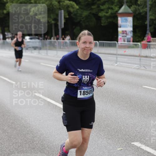 29.06.2025 - hella hamburg halbmarathon Jannik Wohlers http://msf.ph/oto/8143785 29.06.2025 10:08:39 Lombardsbrücke 1147, 1188, 1838, 5347, 7453, 9718, 10819, 11067, 11496, 11657, 13592, 13593, 14736, 15584, 15586, 15592, 17347, 18266, 18505 meine-sportfotos.de