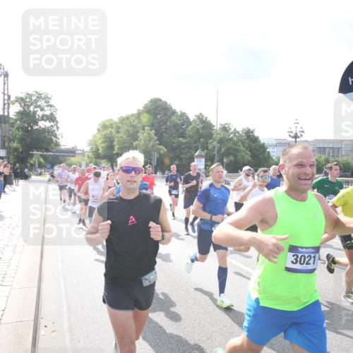 29.06.2025 - hella hamburg halbmarathon Jannik Wohlers http://msf.ph/oto/8143787 29.06.2025 09:52:35 Lombardsbrücke 1012, 1070, 1163, 1176, 1391, 1735, 1782, 2048, 2213, 2233, 2590, 2788, 2970, 3021, 3098, 3304, 3907, 3917, 3928, 4080, 4277, 4691, 4933, 4981, 5476, 5682, 6081, 6152, 6712, 6716, 7005, 7093, 7147, 7325, 7599, 8145, 8467, 8694, 8704, 8722, 8819, 9081, 9213, 9232, 9374, 9538, 9540, 10000, 10208, 10211, 10216, 10251, 10313, 10750, 11153, 11291, 11346, 11469, 11778, 12154, 12534, 12685, 12783, 12966, 13709, 13782, 14661, 14690, 14849, 15126, 15133, 16414 meine-sportfotos.de